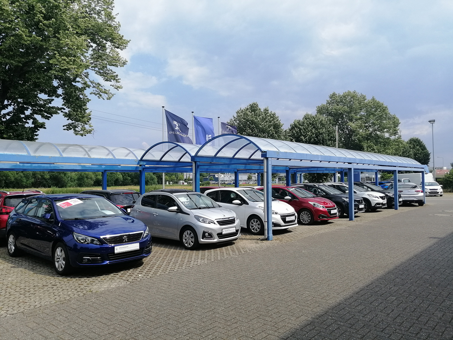 Ausstellung Fahrzeuge außen der ASC Dessau GmbH am Standort Wittenberg